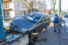 Žaliakalnyje automobilis rėžėsi į kioską Žaliakalnyje automobilis rėžėsi į kioską