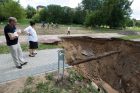 Dviračių tako nuošliauža P. Vileišio gatvėje Dviračių tako nuošliauža P. Vileišio gatvėje